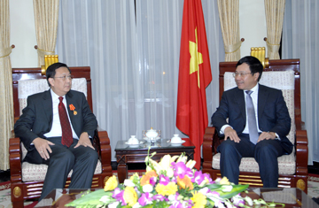 ທ່ານຮອງນາຍົກ ລັດຖະມົນຕີ ຟ້າມບິ່ງມິງ ຕ້ອນຮັບເອກອັກຄະລັດ ຖະທູດໄທ ເຂົ້າຢ້ຽມອຳລາ